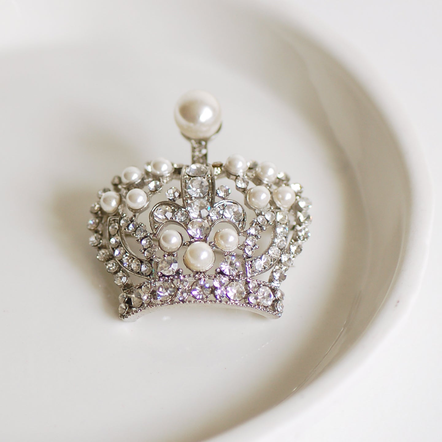 Vintage Style Pearl Crown Brooch