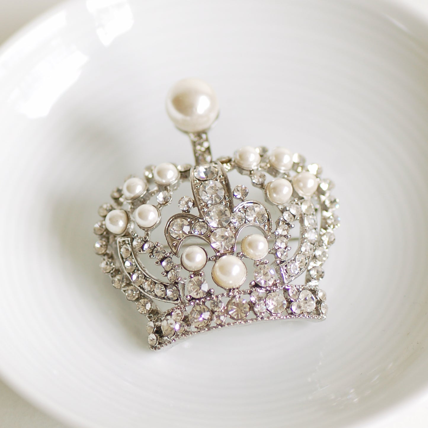 Vintage Style Pearl Crown Brooch