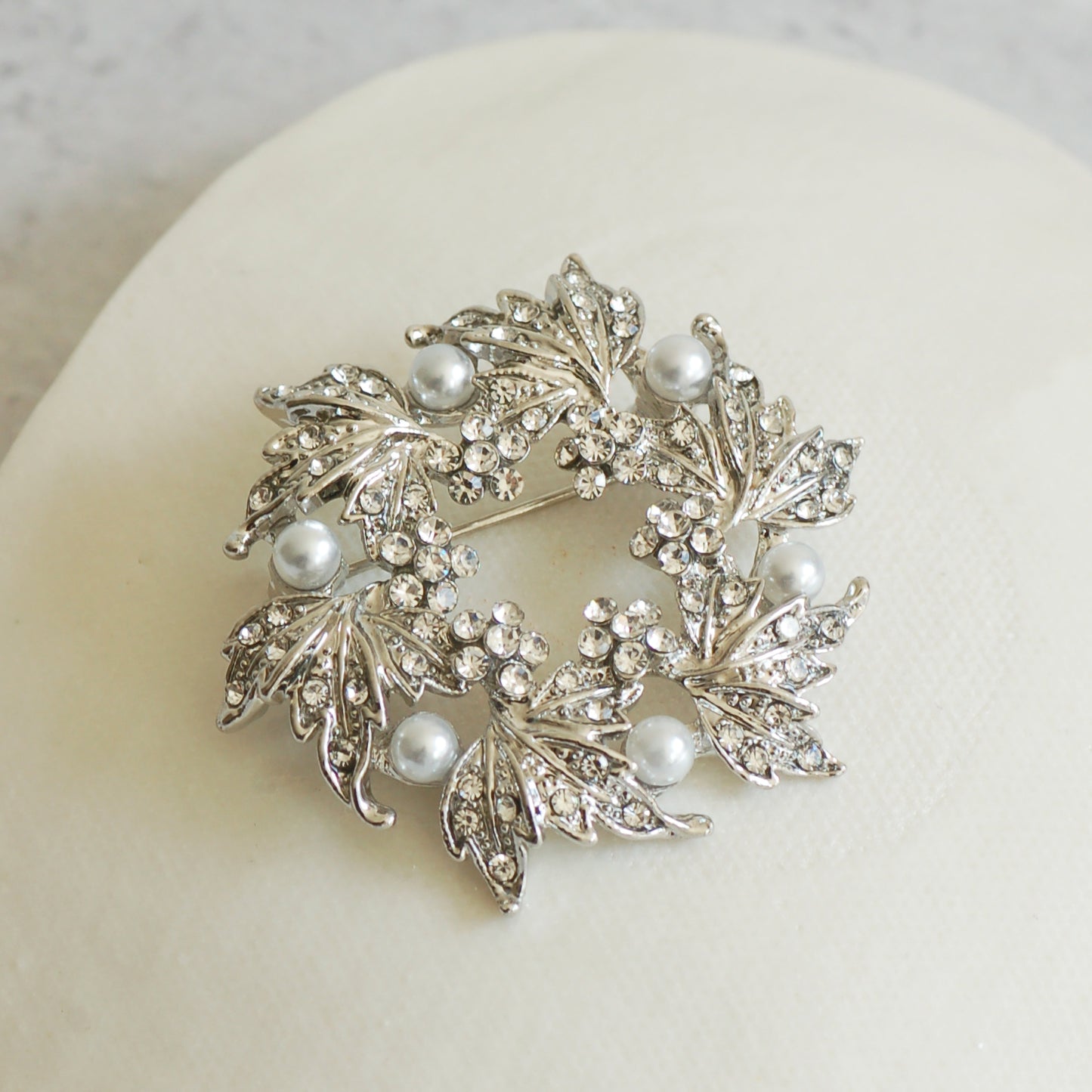 Silver Wreath Brooch