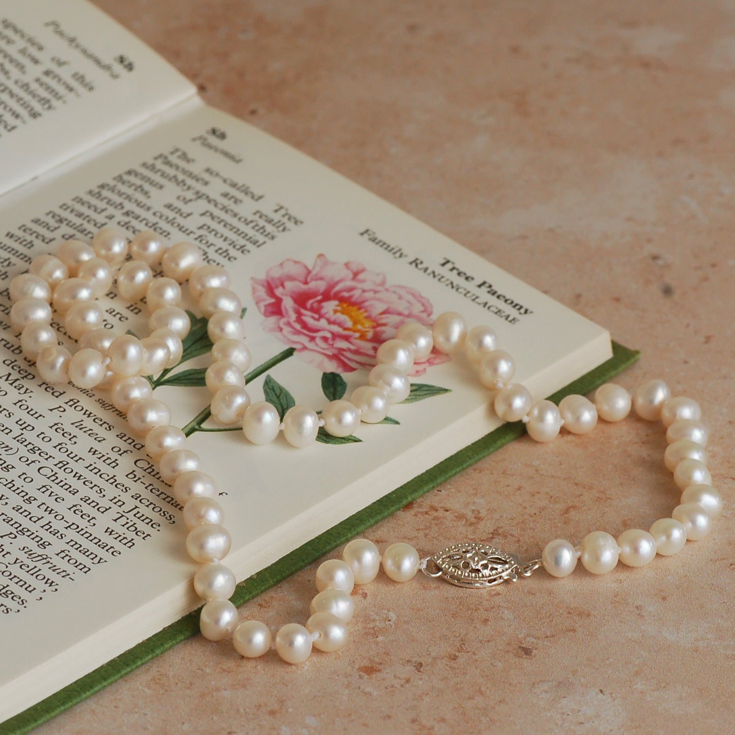 Vintage Style Pearl Necklace