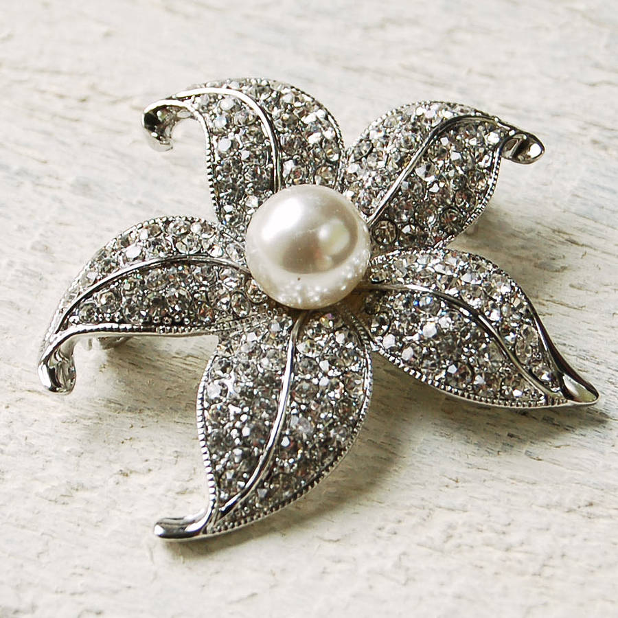 Vintage Style Pearl Flower Brooch