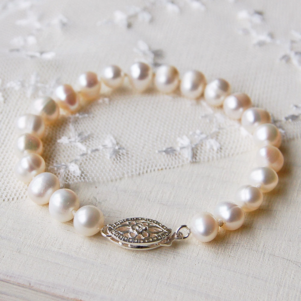 Girl's Vintage Style Pearl Bracelet