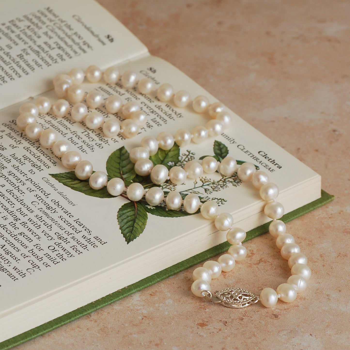 Vintage Style Pearl Necklace