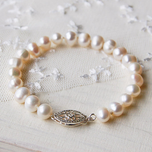 Girl's Vintage Style Pearl Bracelet